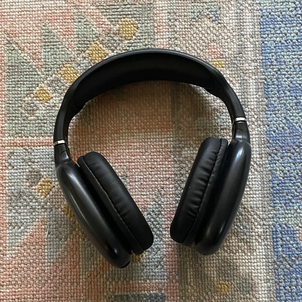 Hypergear Wireless Black Headphones